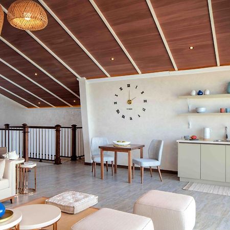Anantara World Islands Dubai Resort Exterior photo