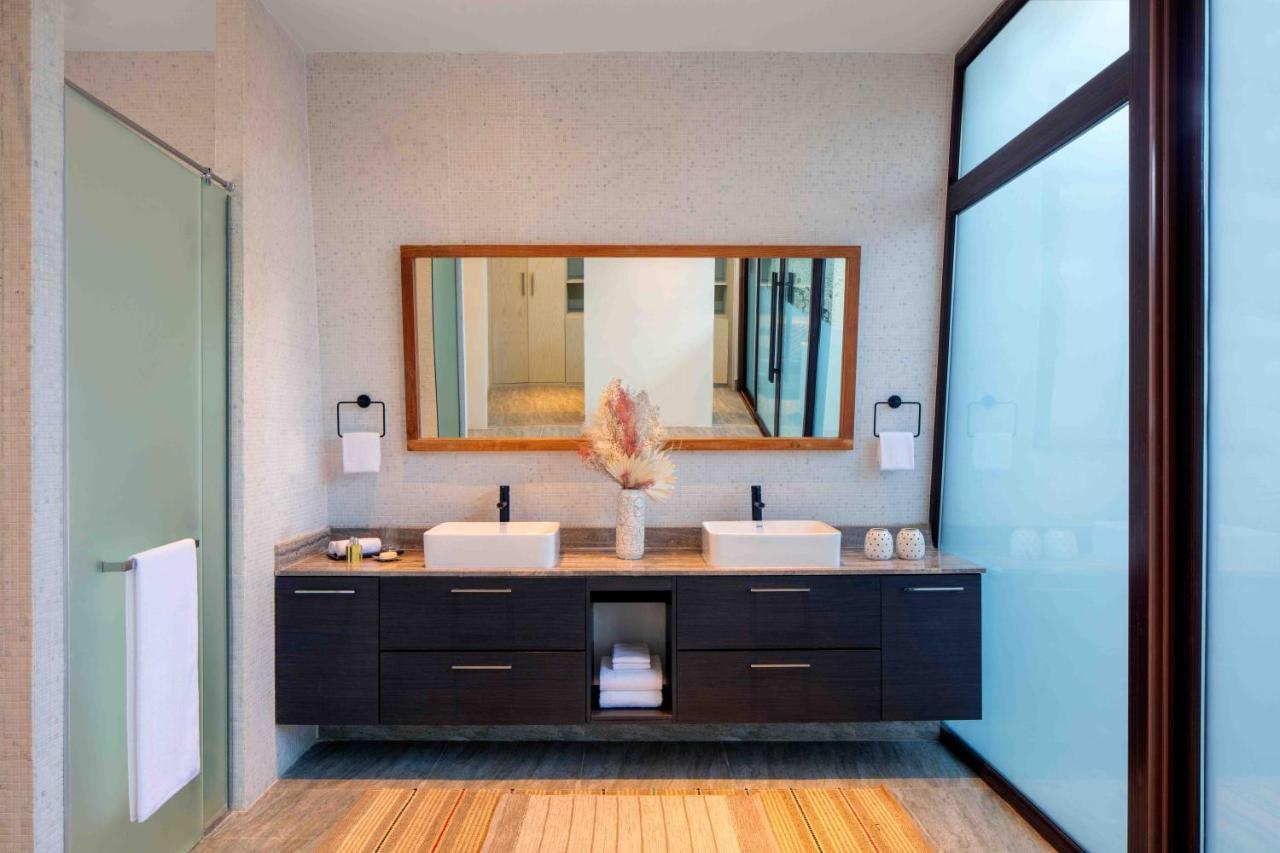 Anantara World Islands Dubai Resort Room photo