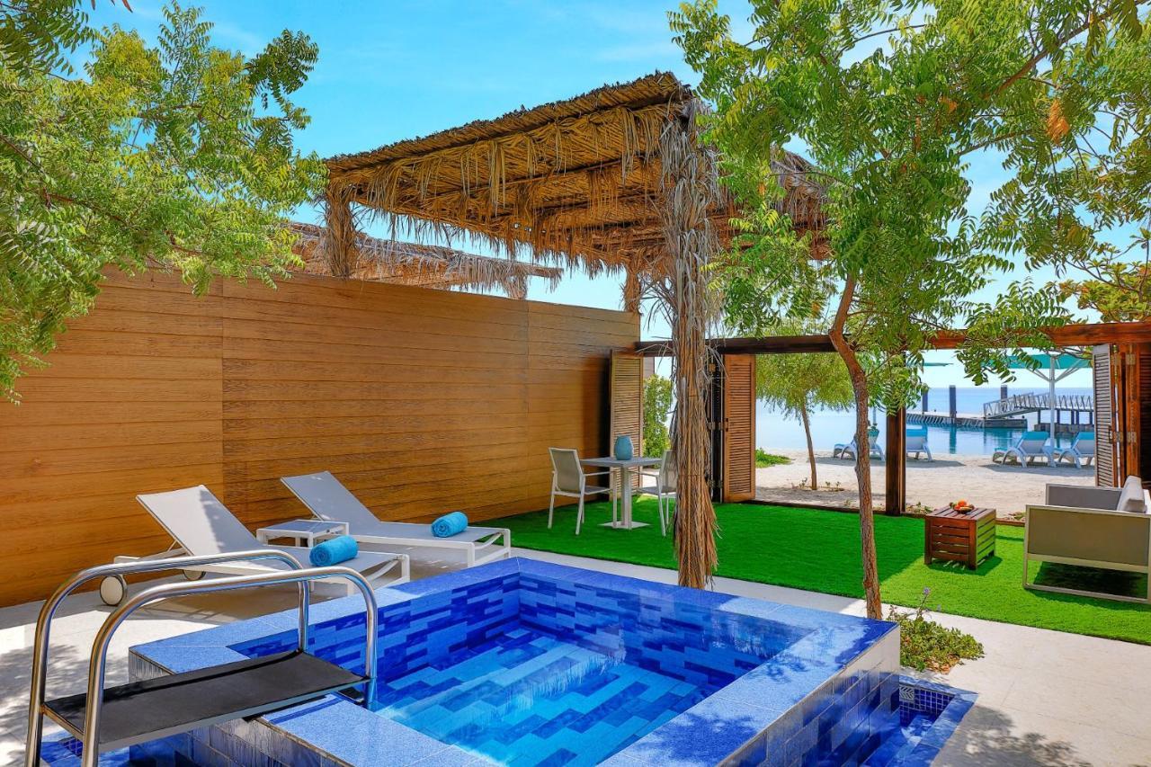 Anantara World Islands Dubai Resort Exterior photo